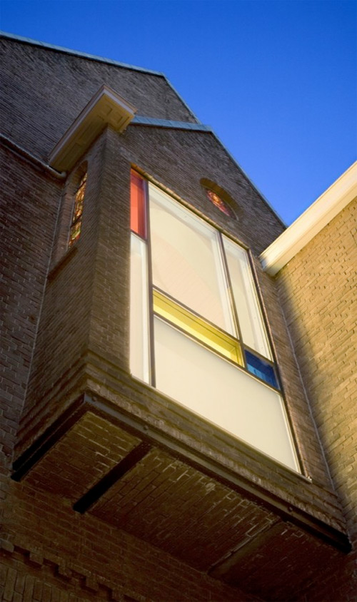 La façade de l'église loft