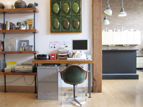 chaise eames dans le loft à Chicago