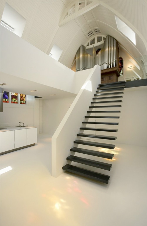 orgue d'église dans un loft
