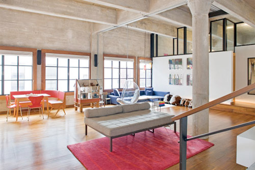 loft avec des poteaux en béton