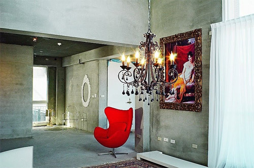 lustre noir dans un loft
