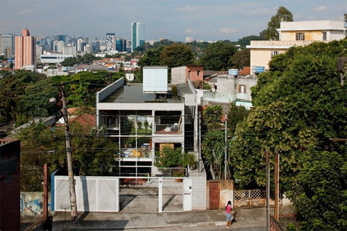 maison en béton et métal