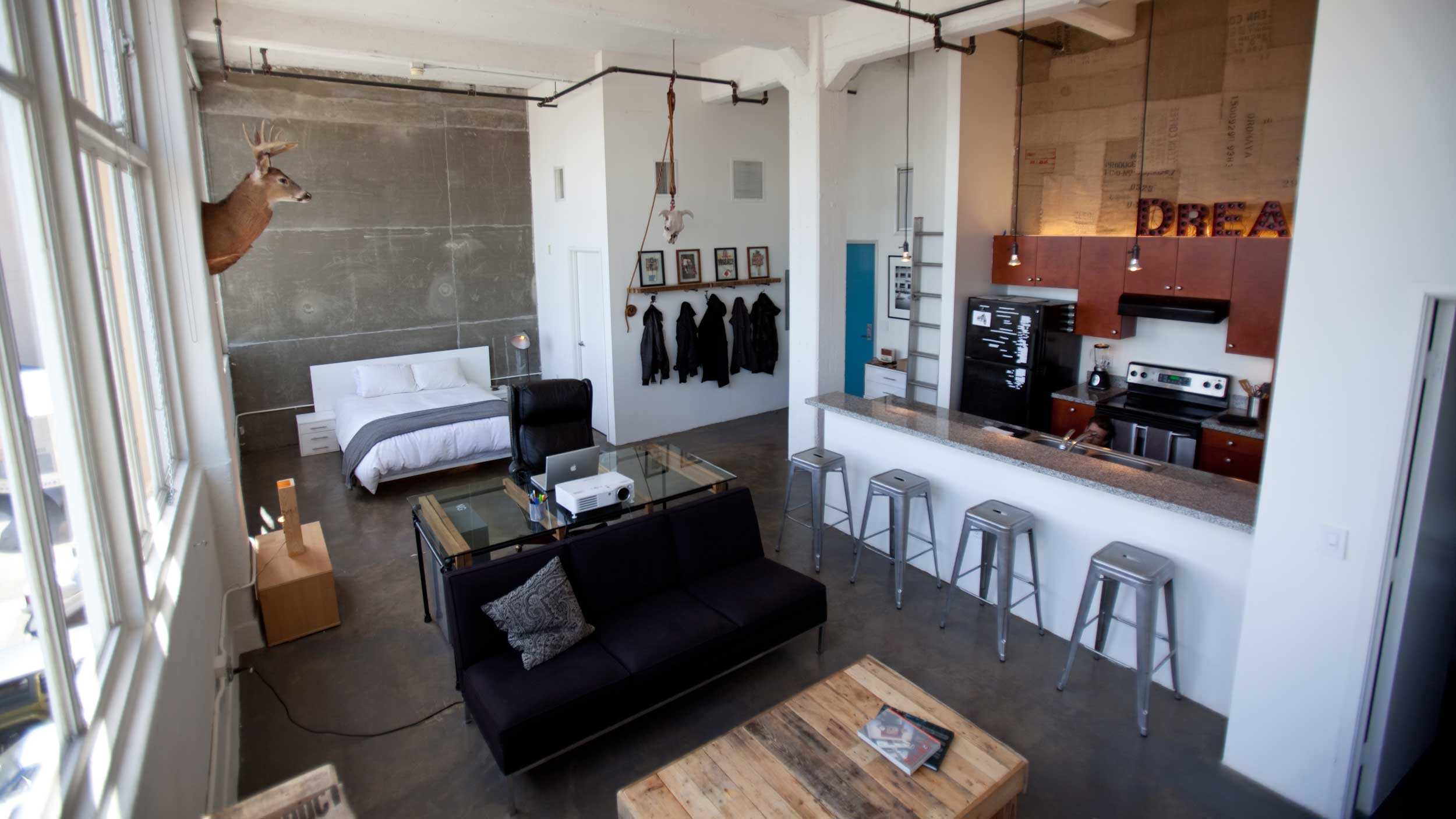 Salon moderne industriel: suspension industrielle conseil deco ...