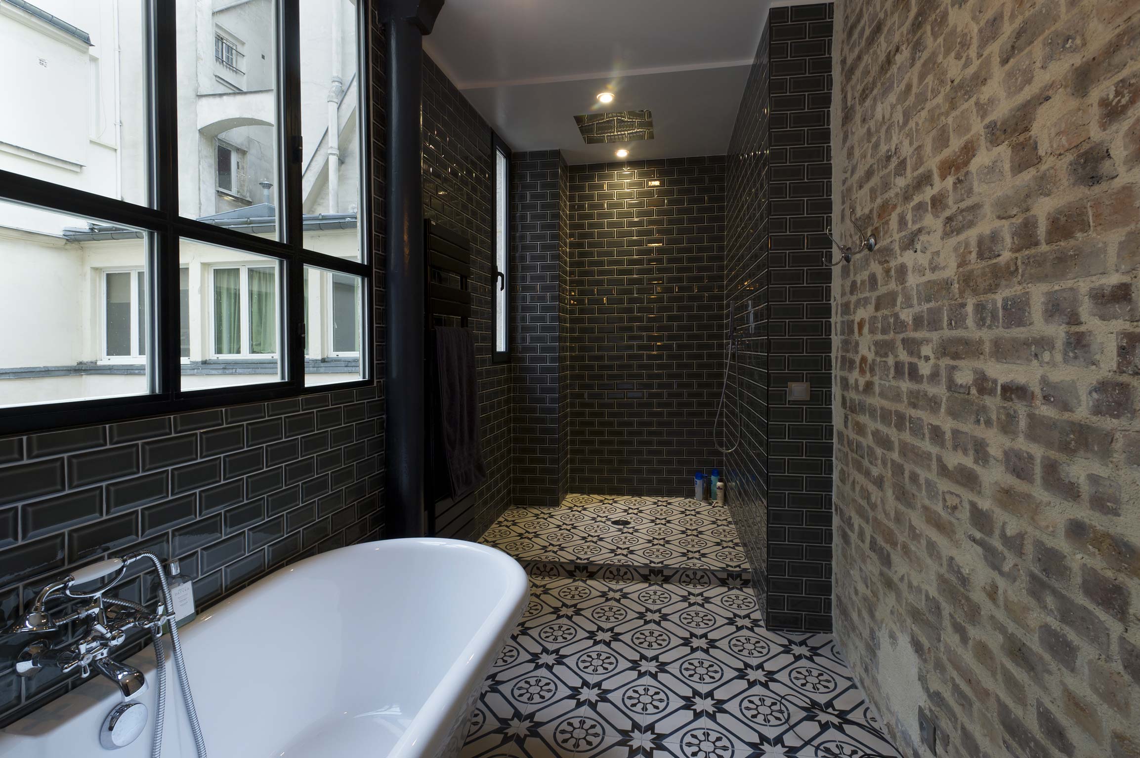 Carrelage pour salle de bain italienne. une salle de bain design ...