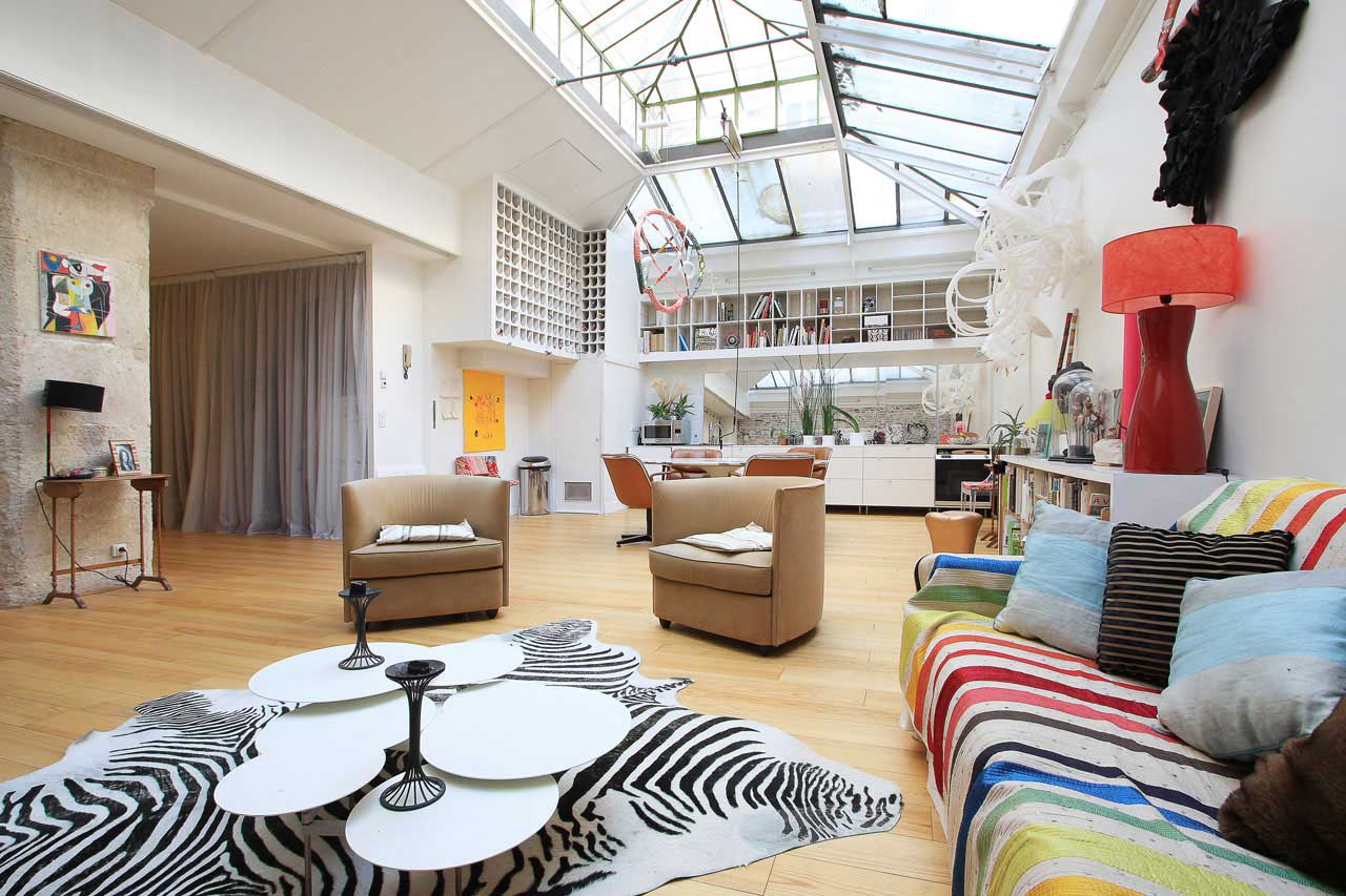 Loft avec plafond verrière