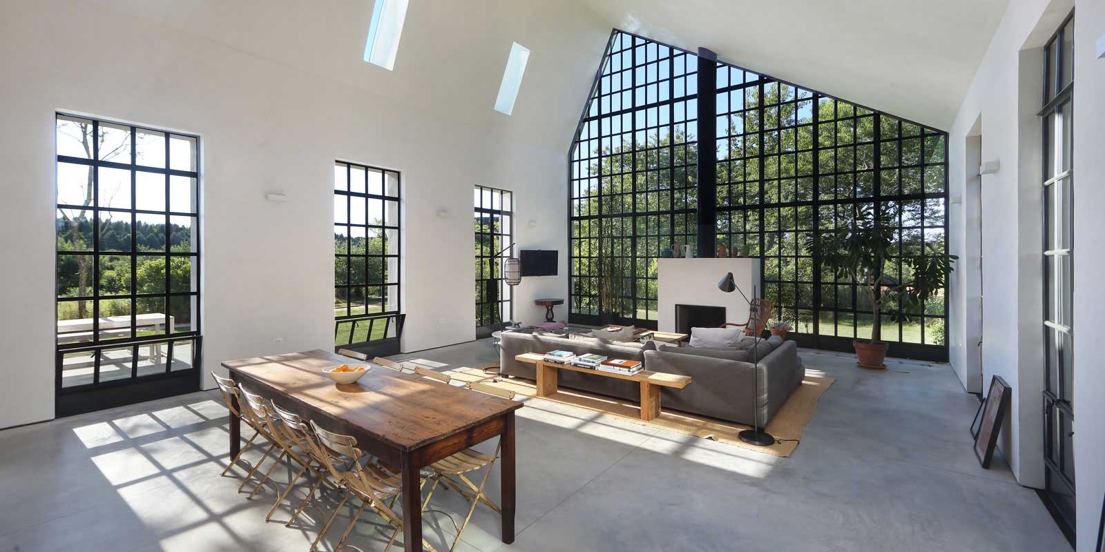 Maison esprit loft avec verrières