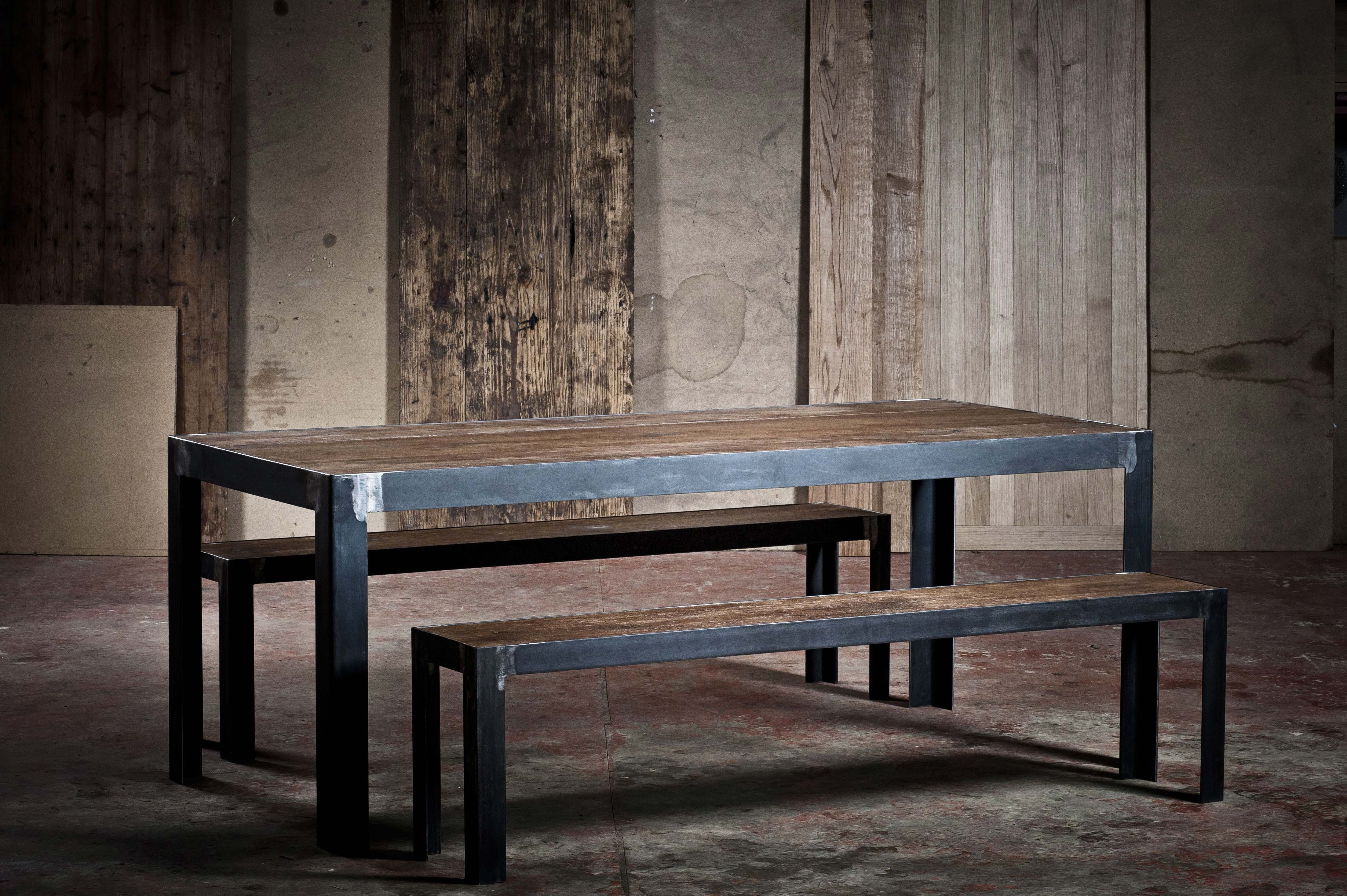 Table en métal et chêne