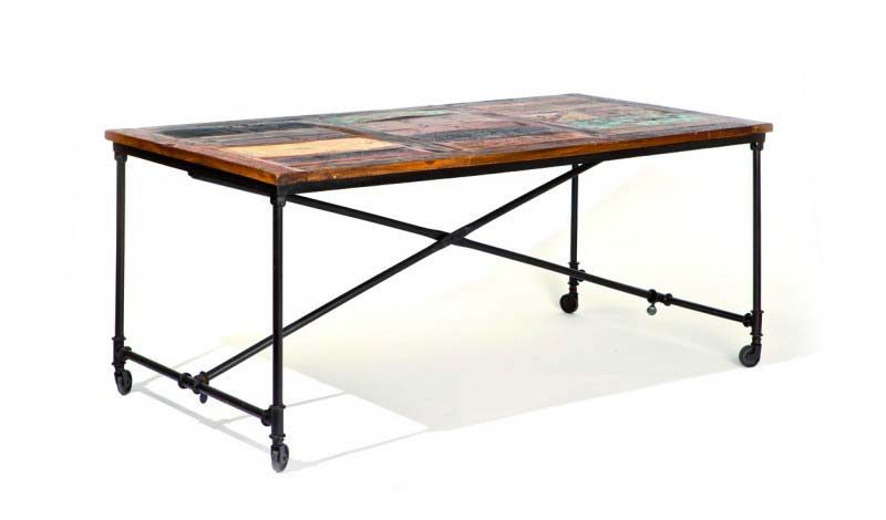 Table avec plateau en bois recyclé