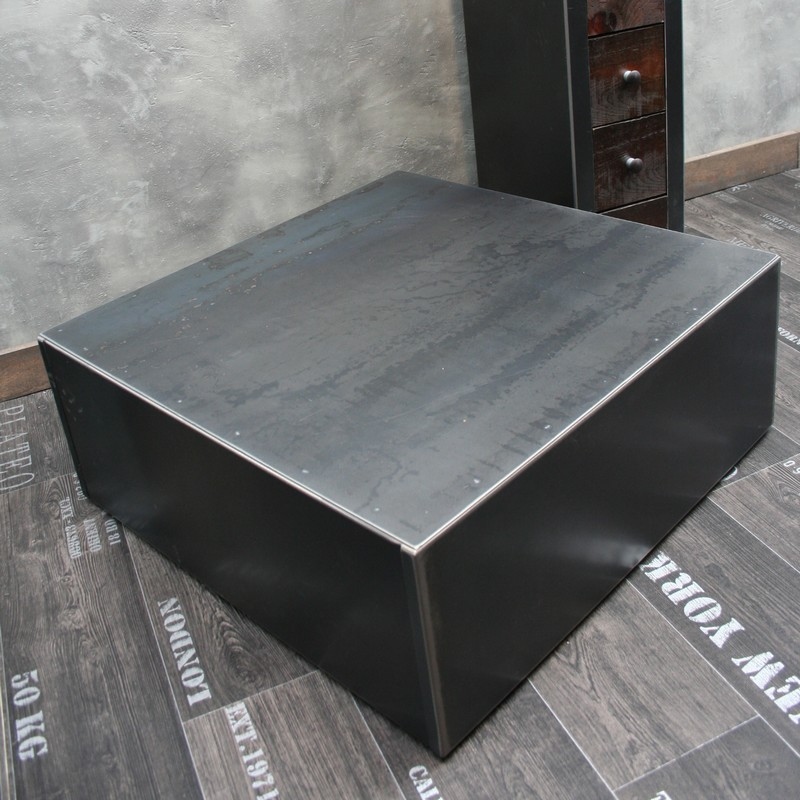 Table basse en acier