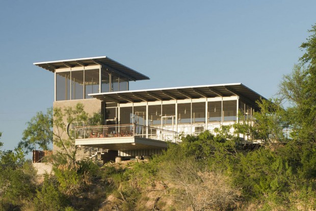 Maison construite autour d'un mobile home !