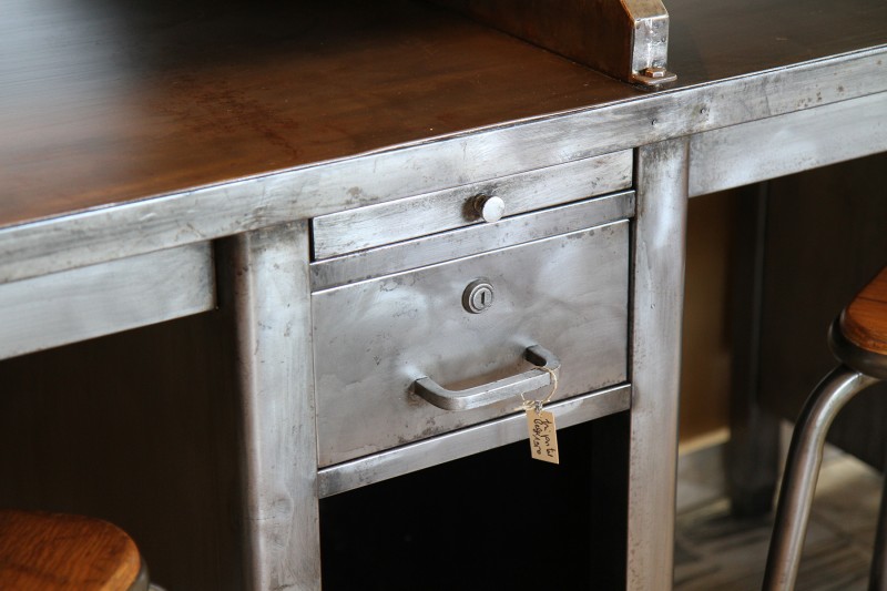 Meuble de tri de la poste