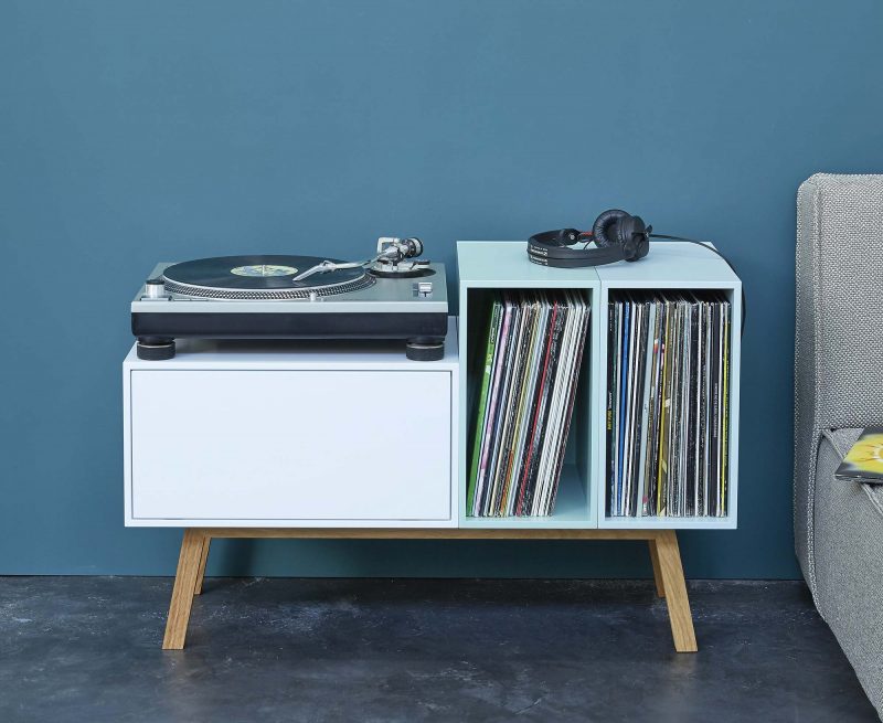 Petit buffet pour ranger platine et disques vinyle