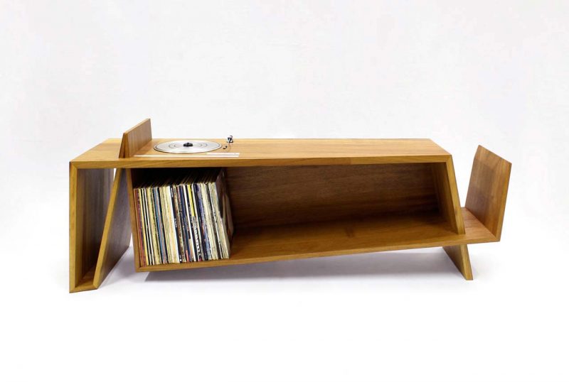 Meuble avec platine vinyle intégrée