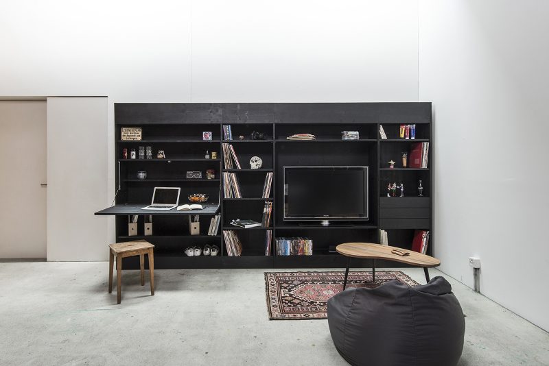 Mur bibliothèque avec TV