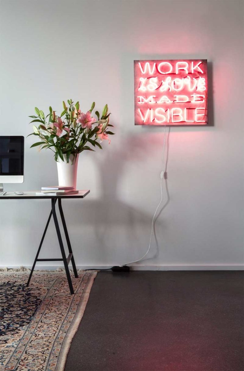 Néon lumineux en deco avec message