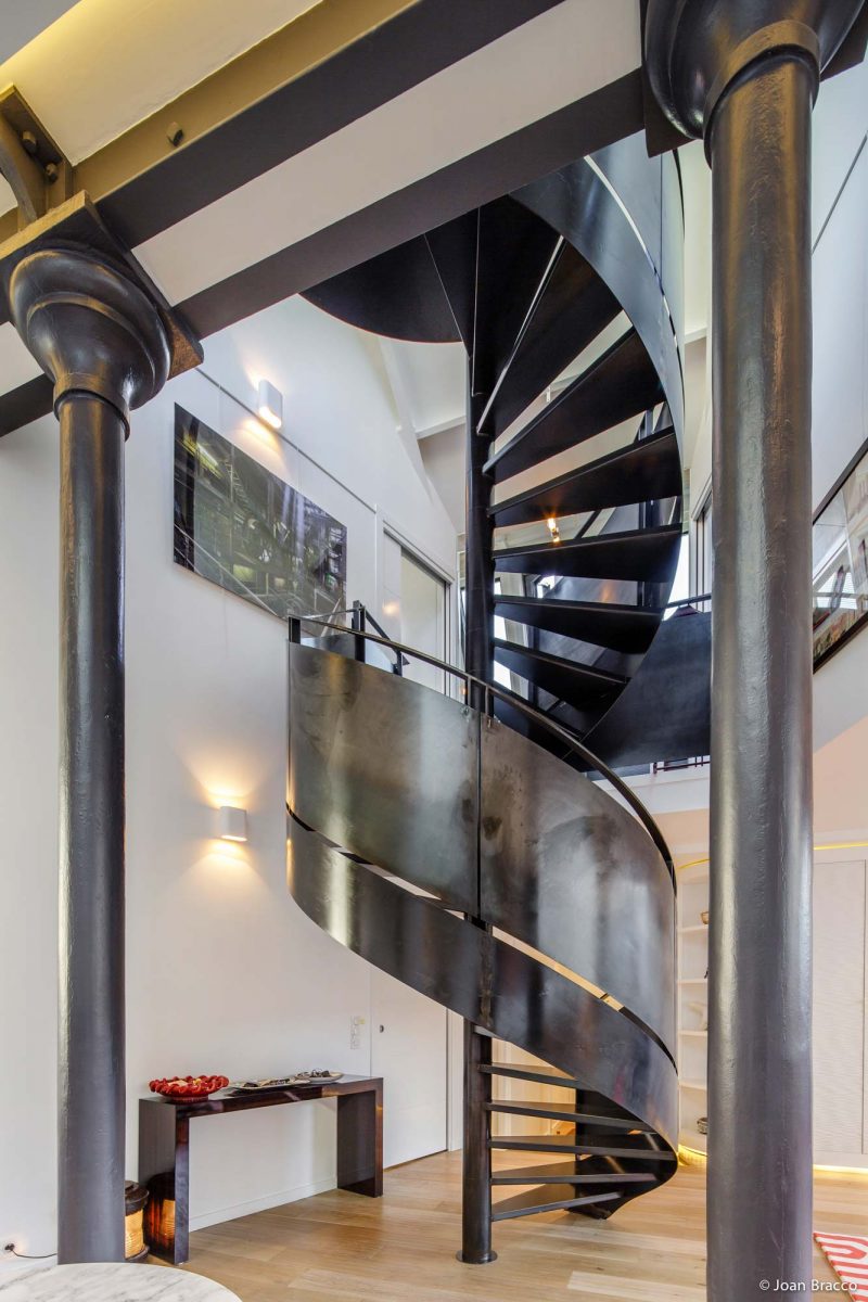 Escalier hélicoïdal en métal à Paris