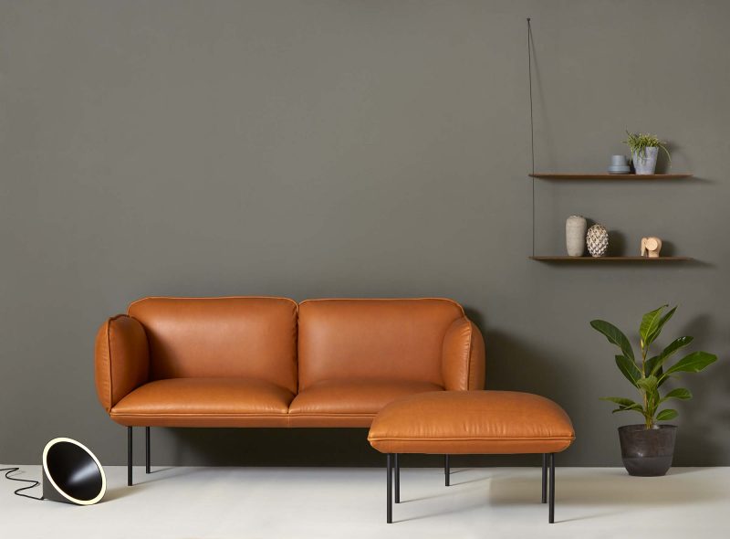 Canapé en cuir marron design par Woud
