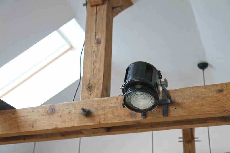 Loft avec poutres en bois