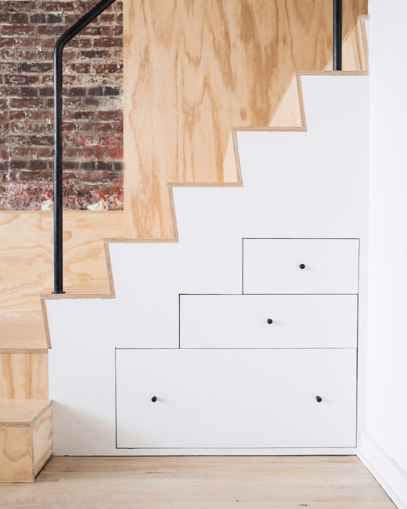 Escalier avec tiroirs intégrés