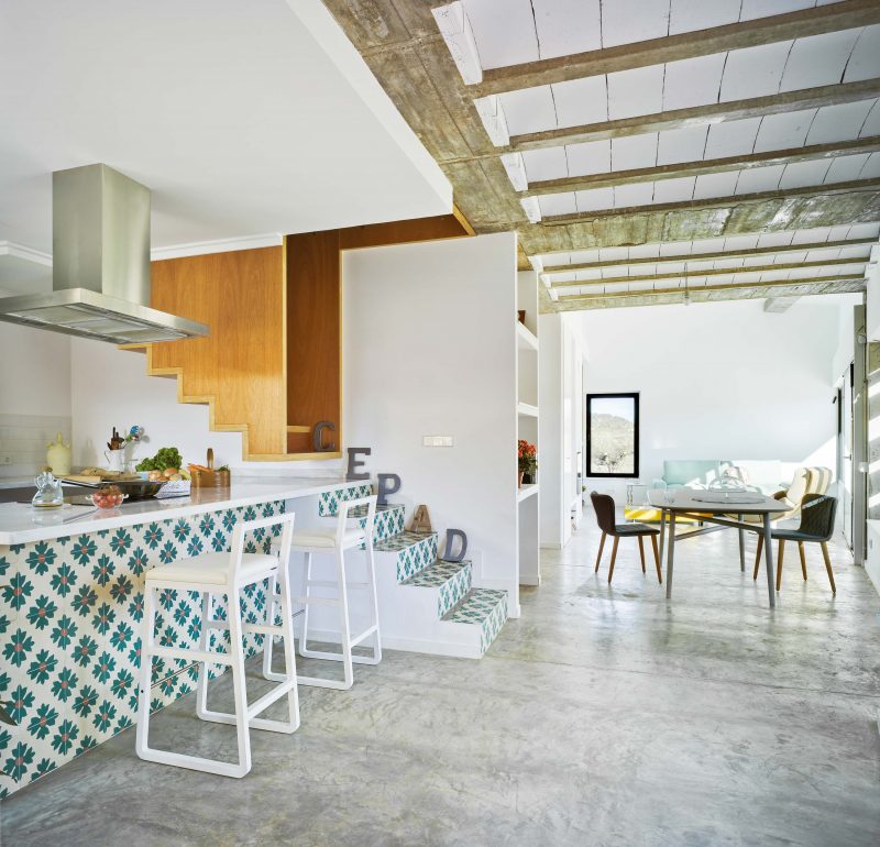 Chaises de bar design blanches