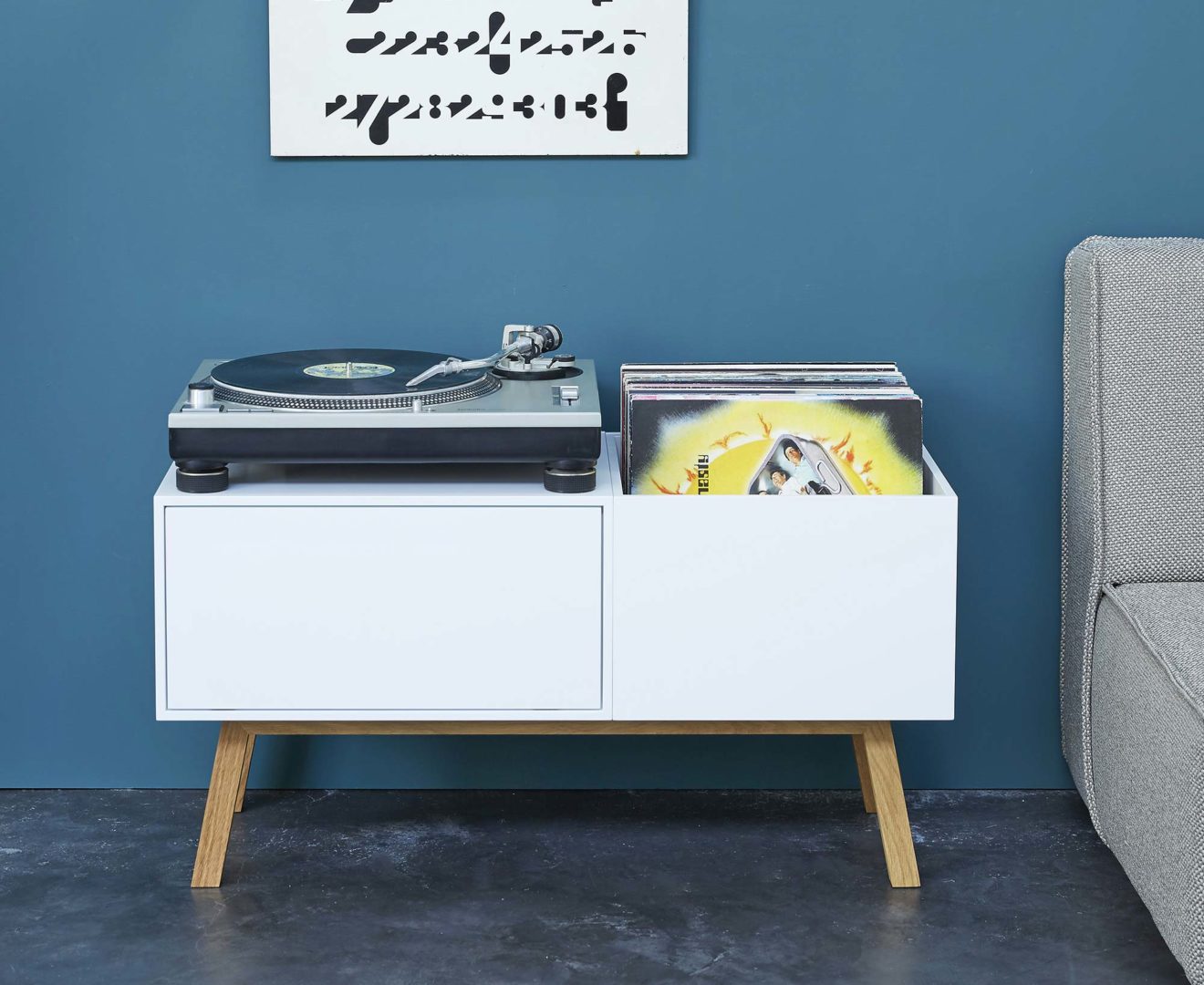 51 meubles pour le rangement des vinyles et d'une platine
