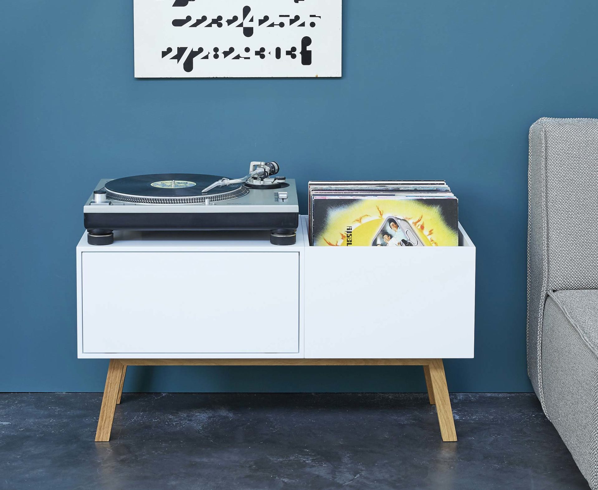 51 meubles pour le rangement des vinyles et d'une platine