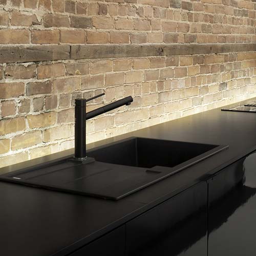 Cuisine noire : 20 inspirations déco et conseils pour choisir