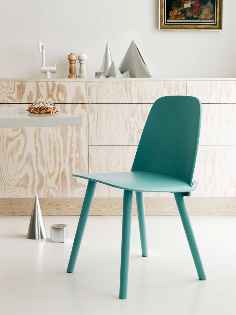Chaise scandinave en bois par Muuto