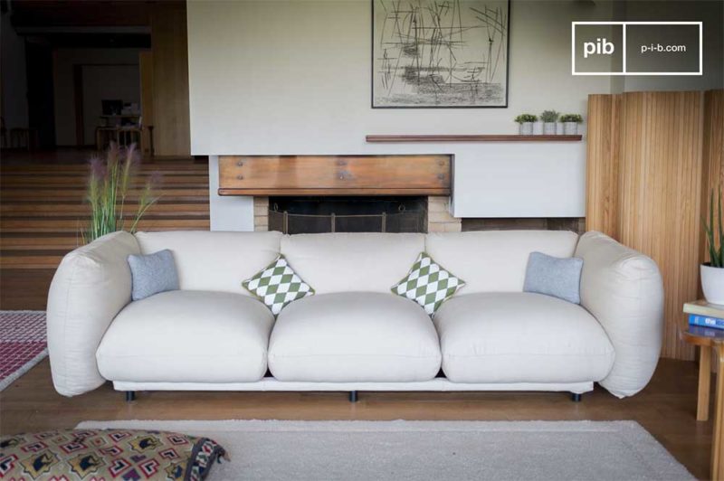 Grand canapé au design original en rondeur