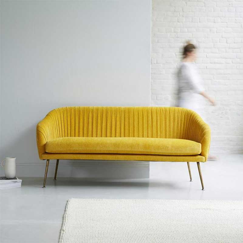 Canapé jaune esprit vintage
