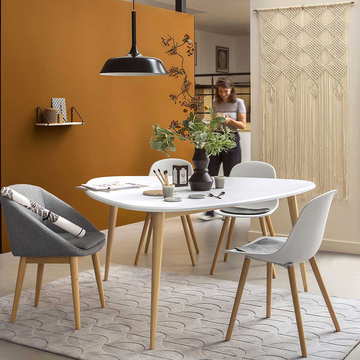Chaise blanche  20 designs immaculés pour la salle à manger