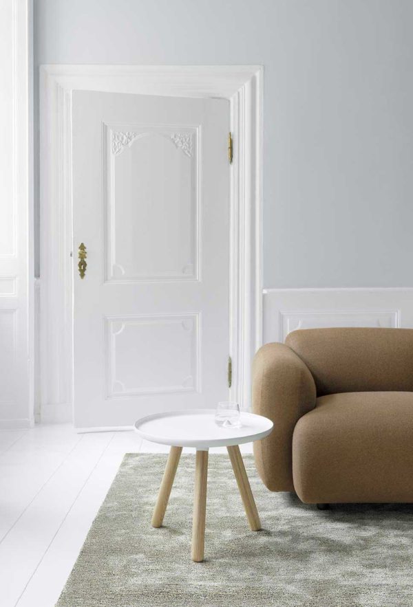 Table basse scandinave : 23 modèles pour un salon nordique