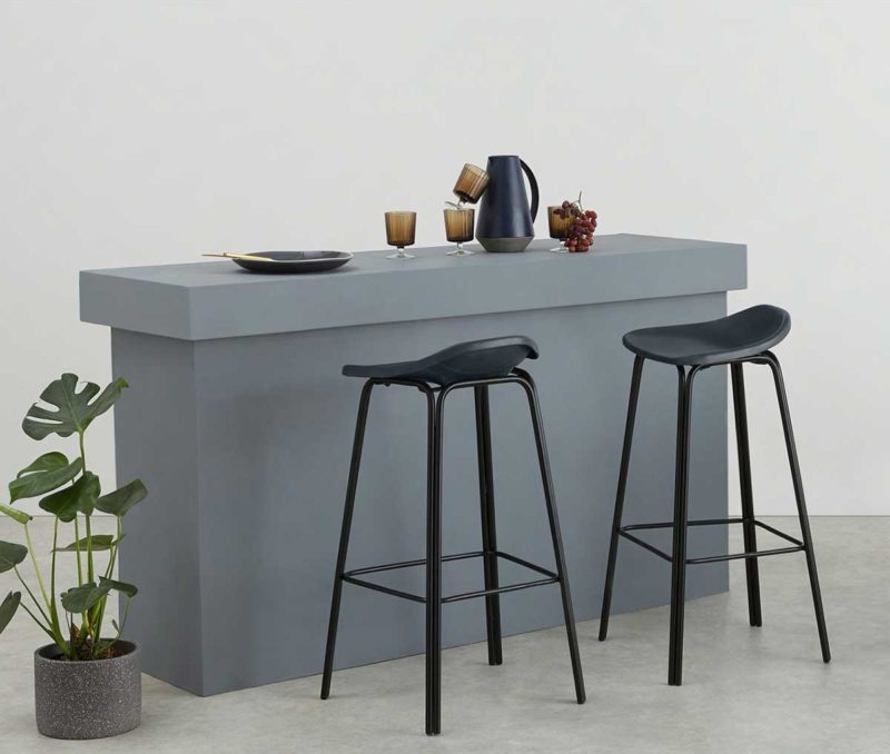 Tabouret de bar design en métal noir