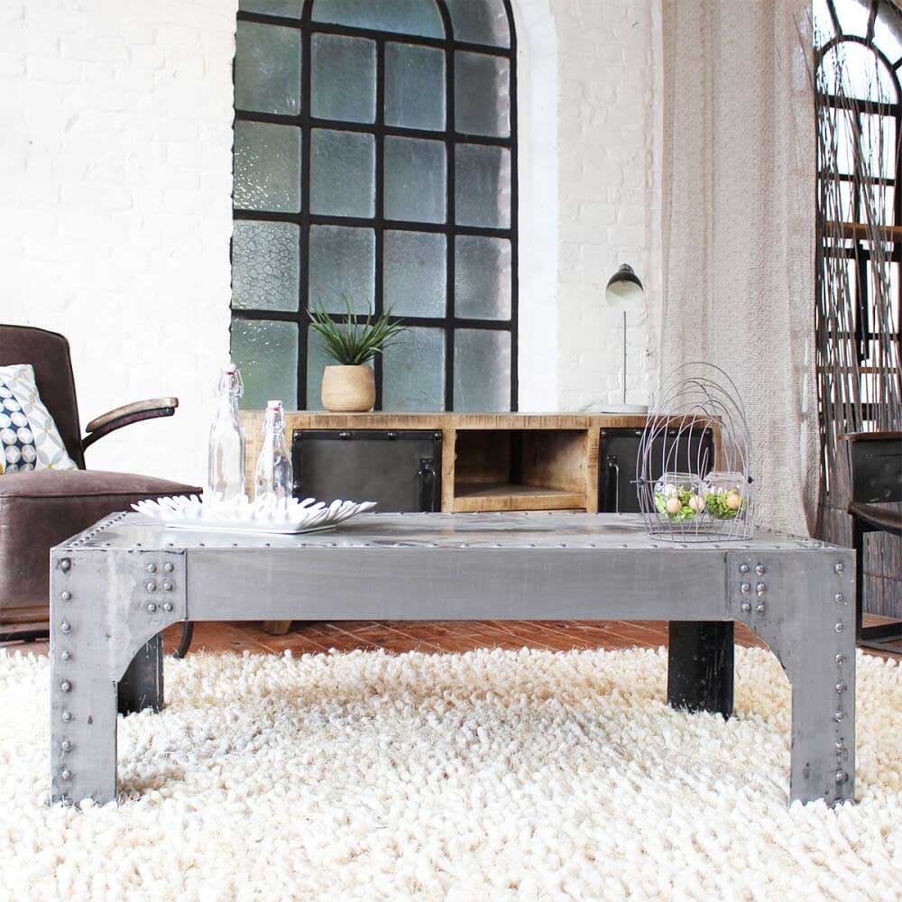 Table basse industrielle : 23 idées déco pour le salon