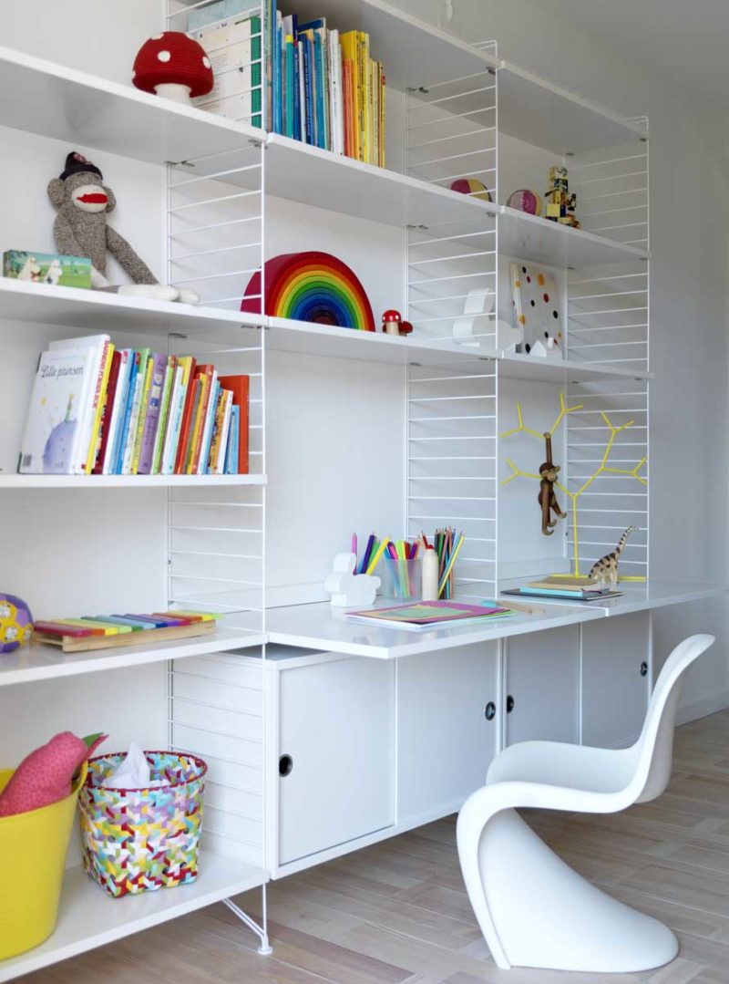 Grande bibliothèque blanche scandinave