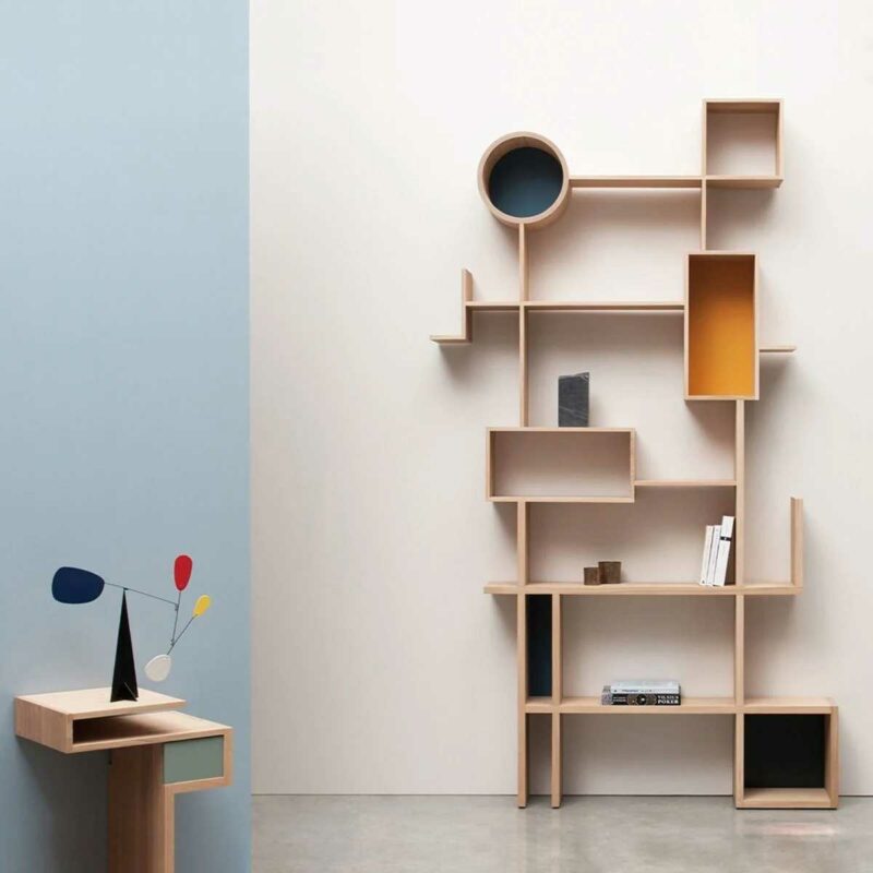 Bibliothèque asymétrique originale en bois massif
