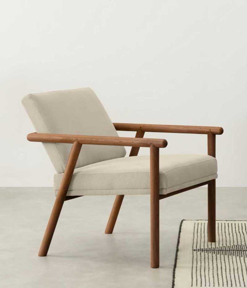 Chaise scandinave en bois et tissus style fauteuil