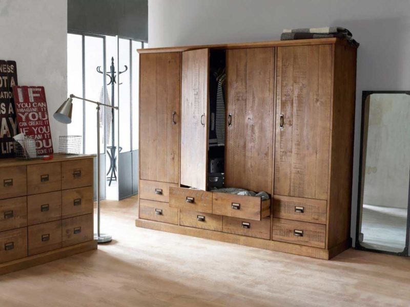 Armoire industrielle vintage en bois