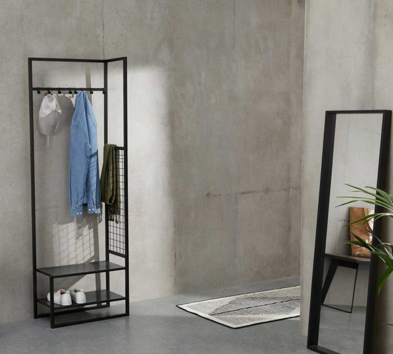 Petit meuble portemanteau en métal noir pour entrée