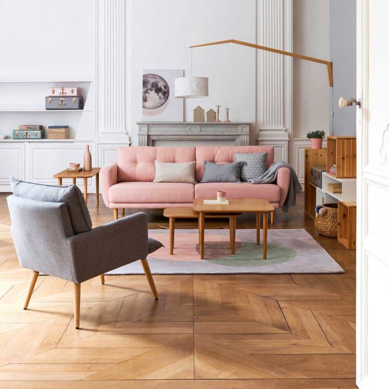 Canapé rose pastel avec pieds bois