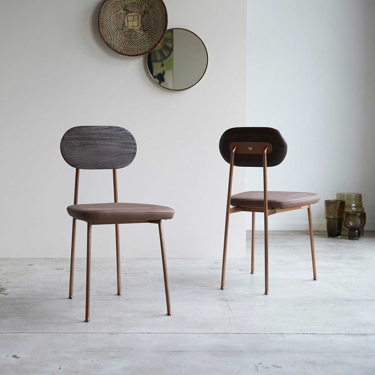 Chaise en cuir : 20 assises au style élégant