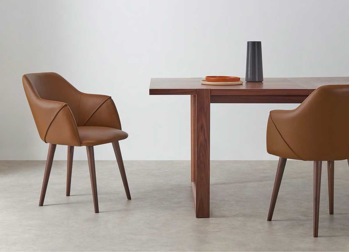 Chaise en cuir : 20 assises au style élégant