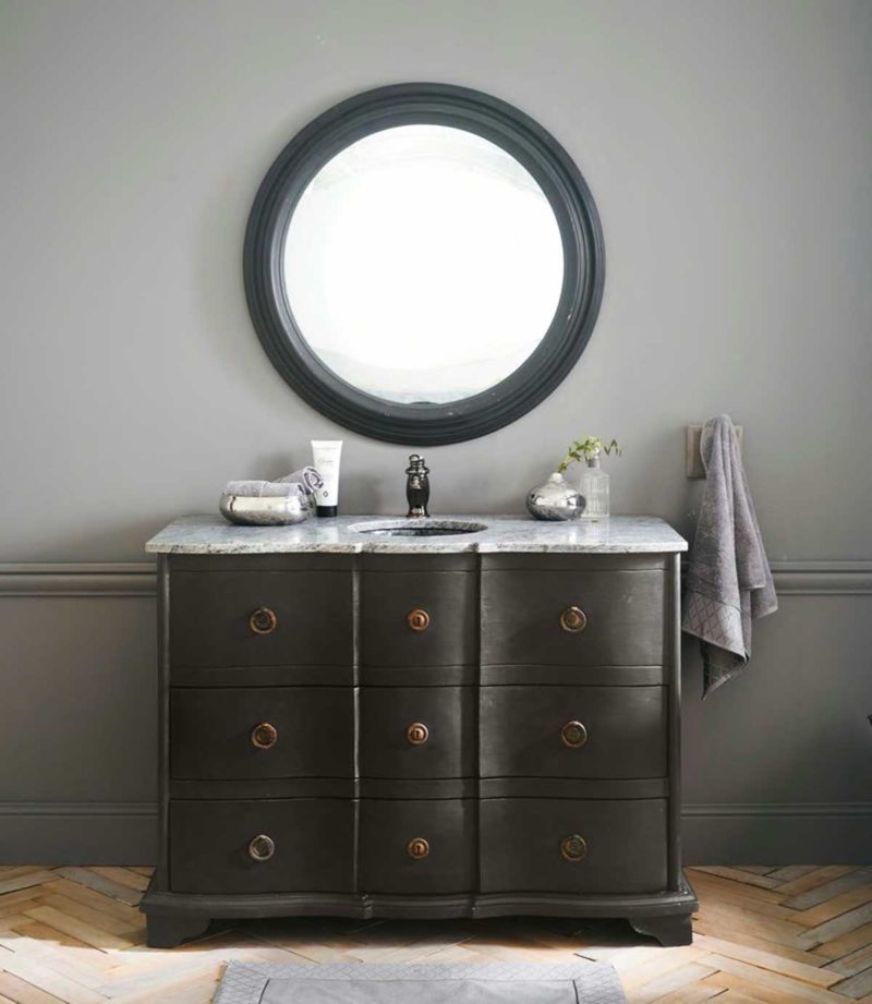 Meuble sous vasque classique noir et marbre blanc