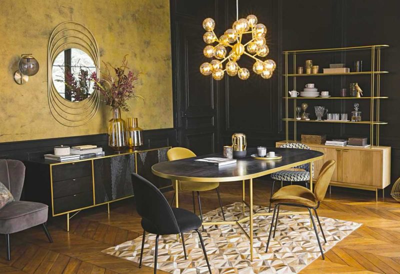 Table ovale avec structure laiton