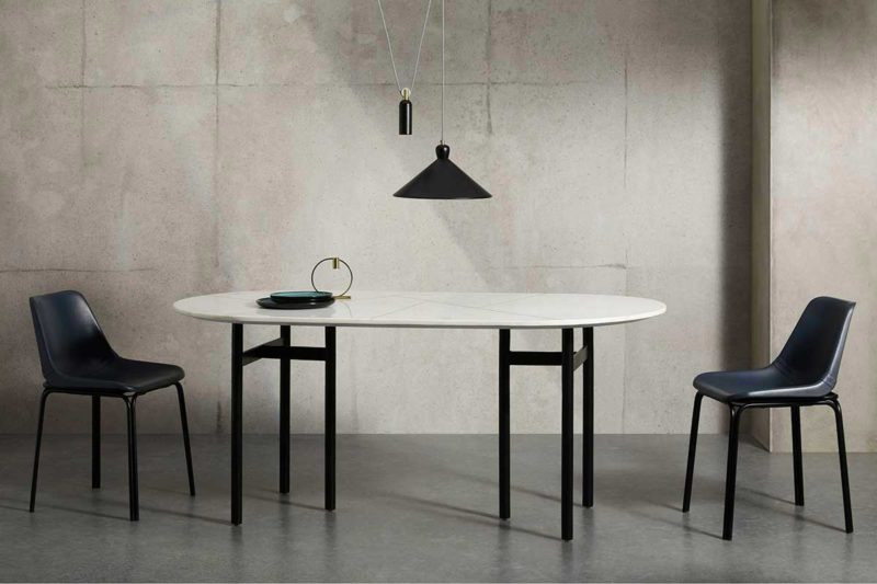 Table ovale blanche