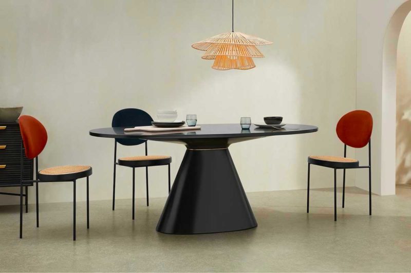 Table de salle à manger modulaire avec pieds design en métal noir