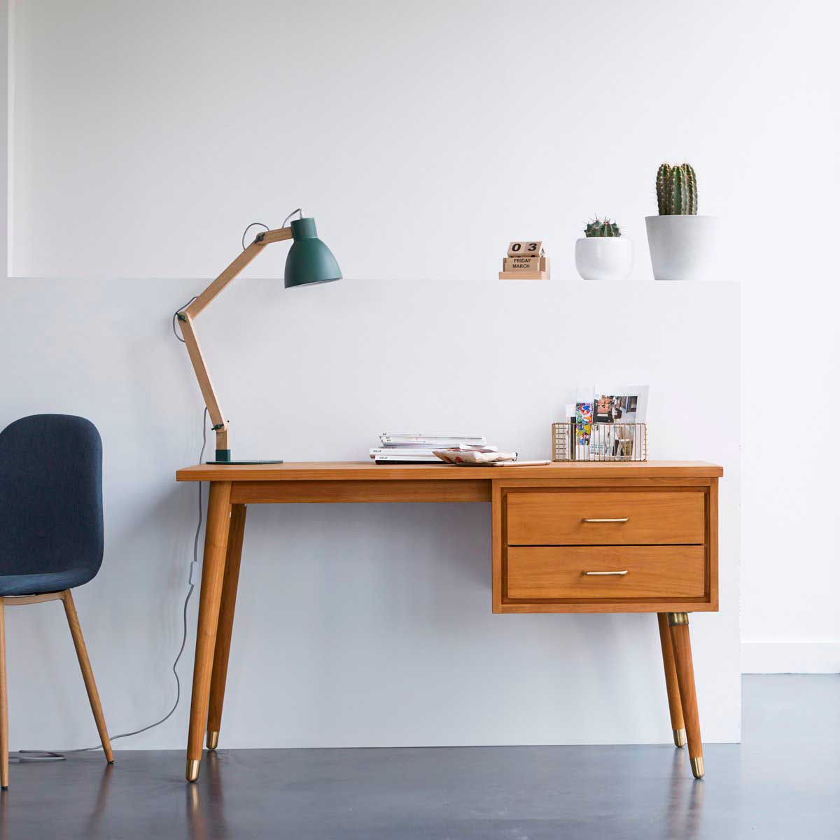 Bureau en bois avec tiroirs, de style classique