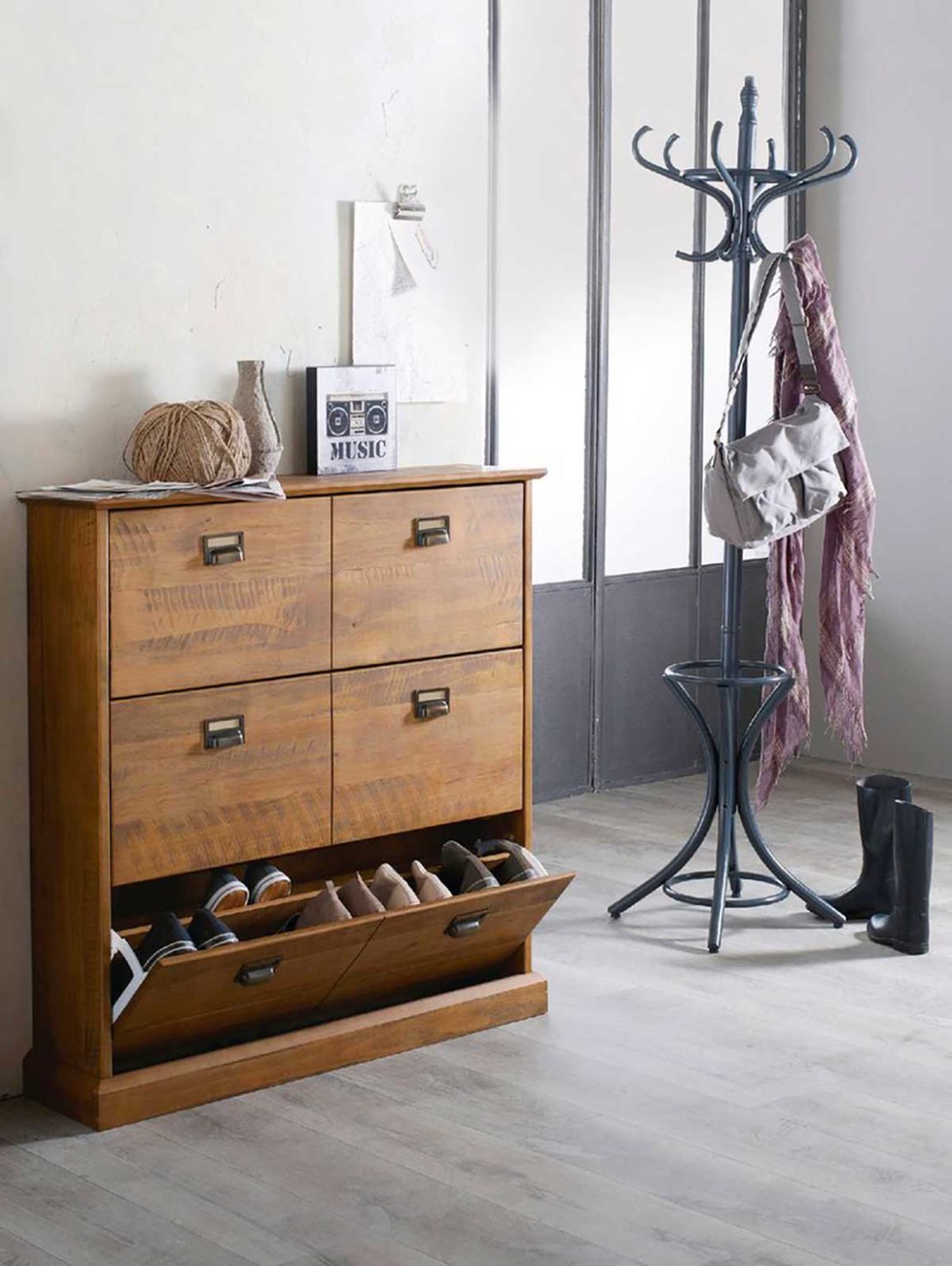 Meuble à chaussures industriel : 14 idées pour une entrée bien rangée