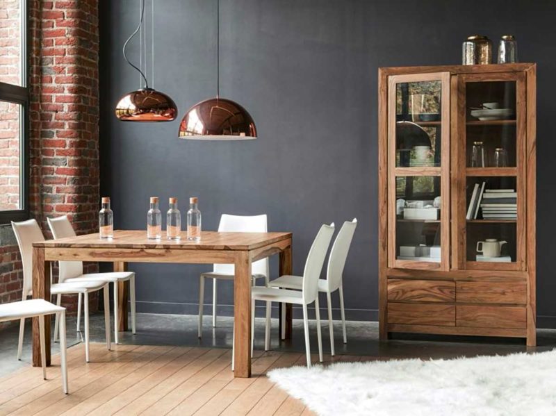 Salle à manger avec table carrée en bois massif