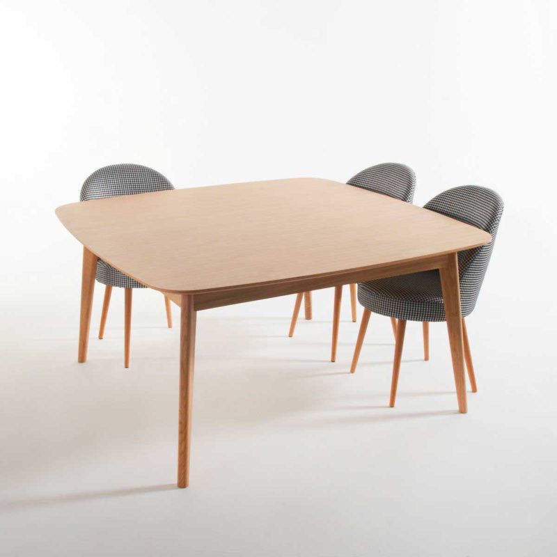 Table carrée 8 personnes